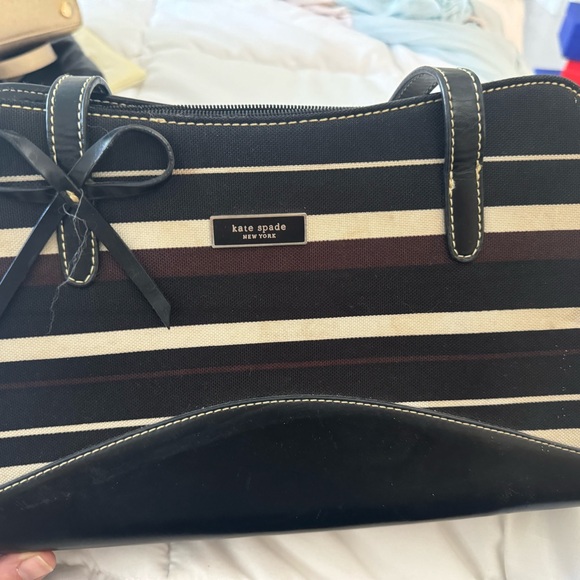 Kate spade purse. - Picture 3 of 5